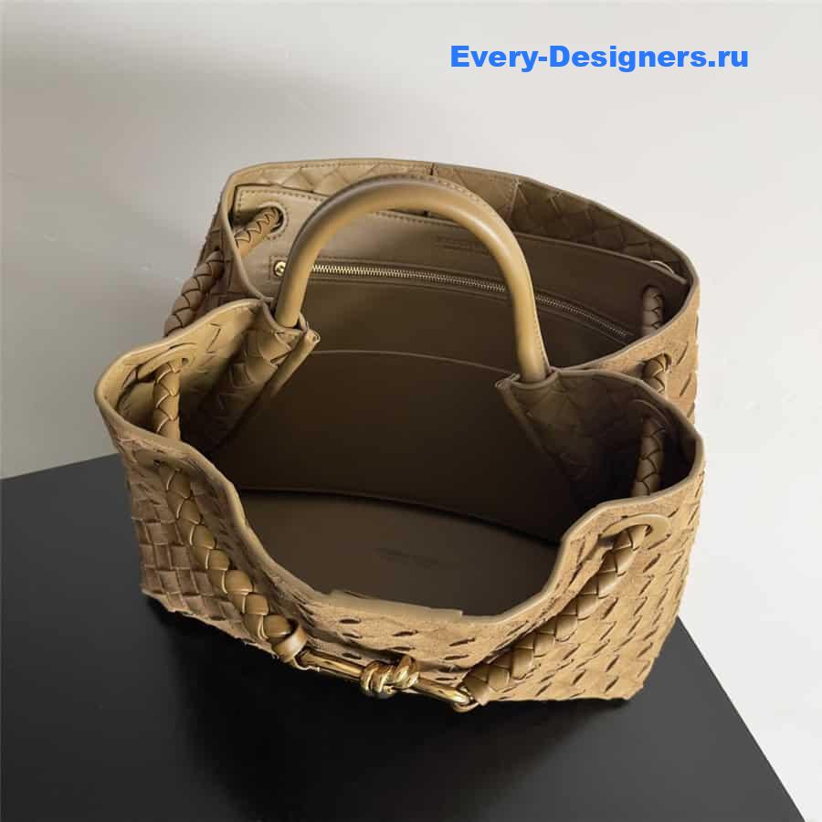 b0tt*ga Ven*ta andiamo medium suede bag