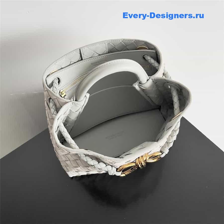 b0tt*ga Ven*ta andiamo small suede bag in gray