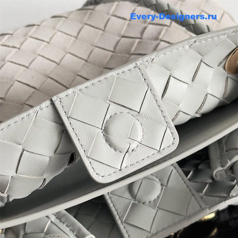 b0tt*ga Ven*ta andiamo small suede bag in gray