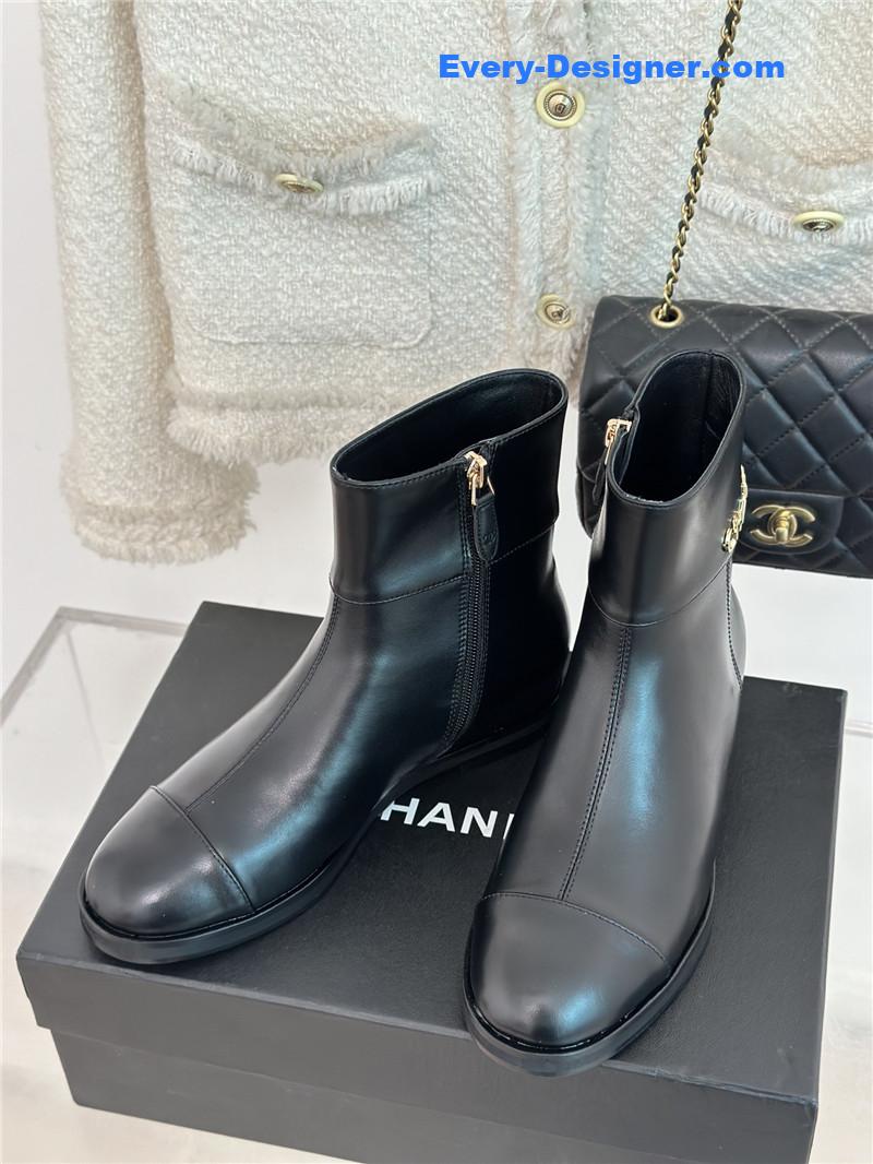 CC logo CC buckle thick heel short boots