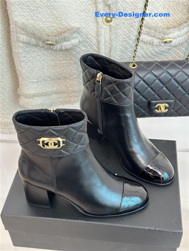 CC logo CC buckle thick heel short boots