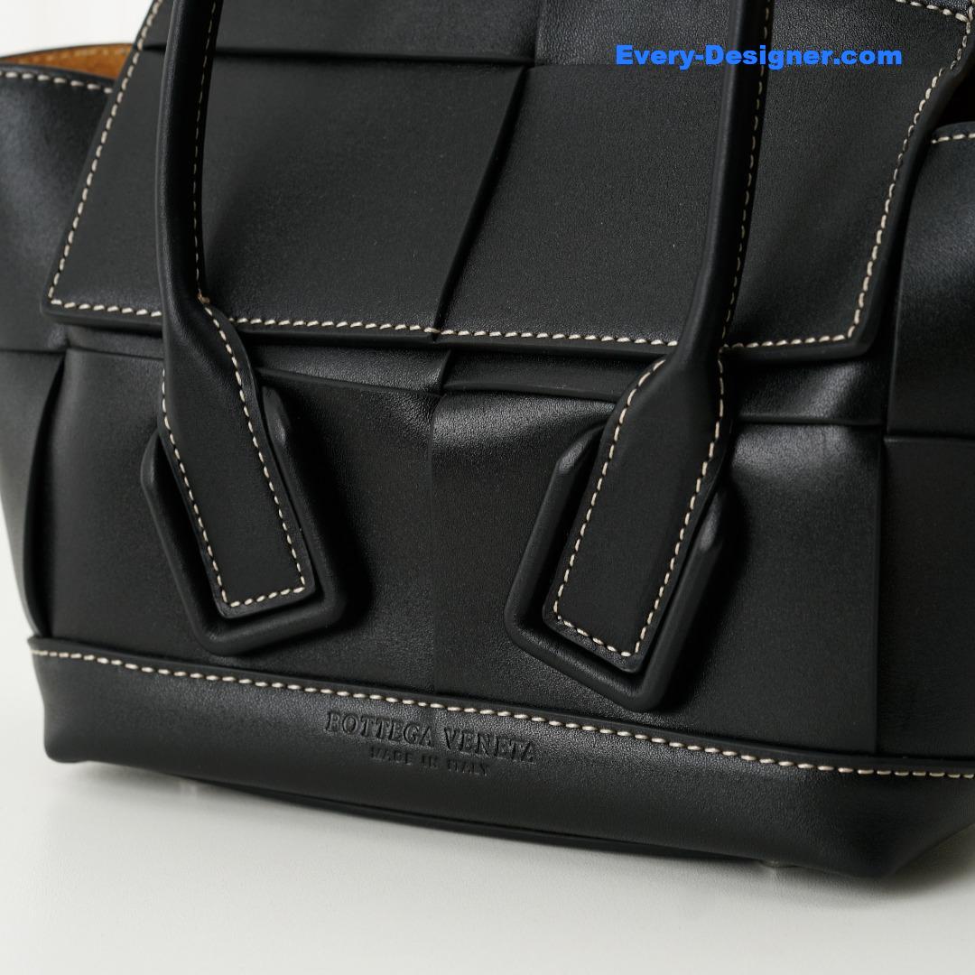 b0tt*ga Ven*ta arco mini leather tote