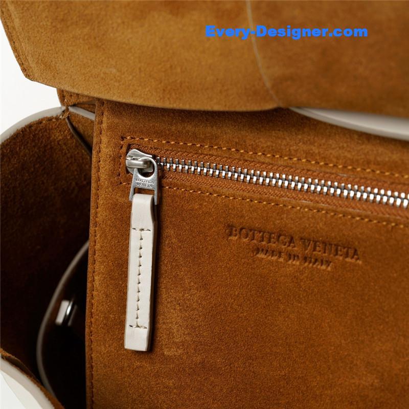 b0tt*ga Ven*ta arco mini leather tote