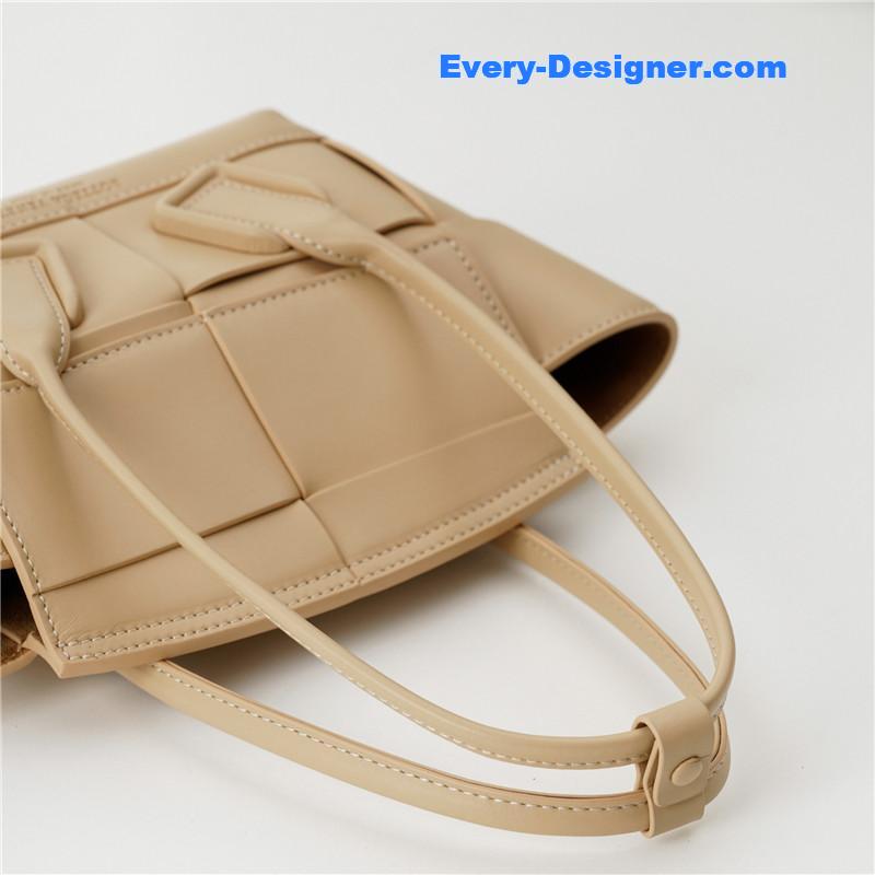 b0tt*ga Ven*ta arco mini leather tote
