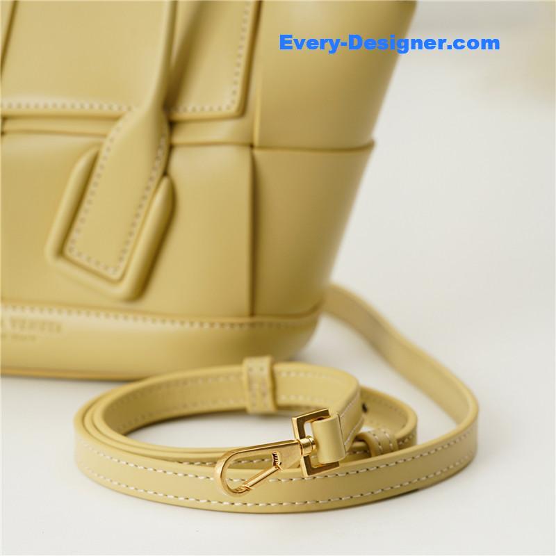 b0tt*ga Ven*ta arco mini leather bag