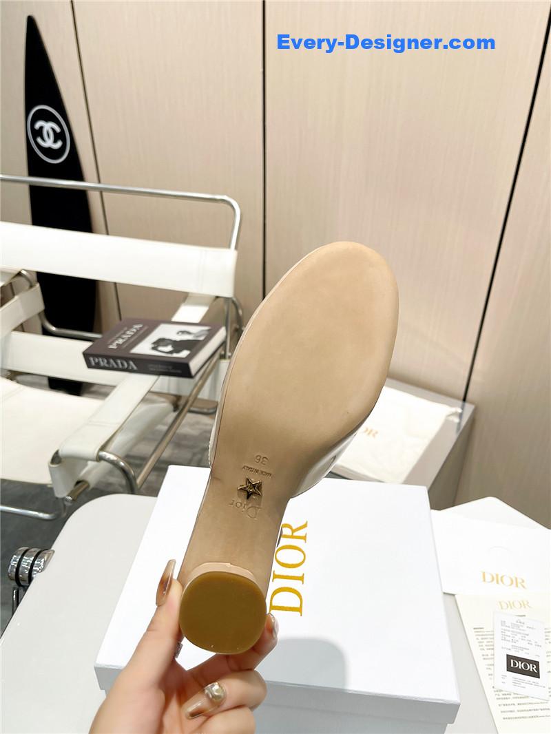 D10r hollow strappy sandals