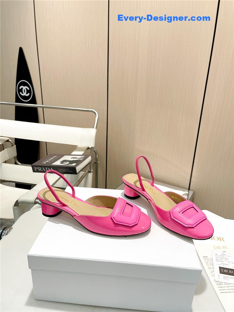 D10r hollow strappy sandals