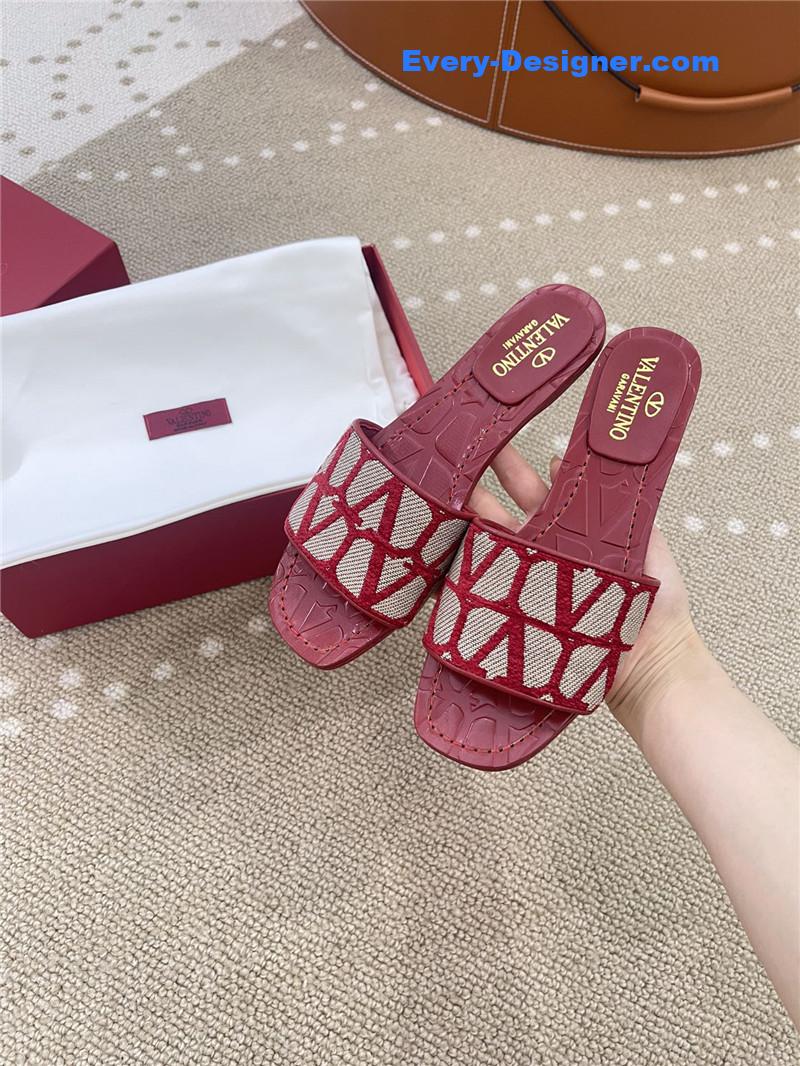 Va1e*ntin0 v buckle vlogo embroidery series flat slippers