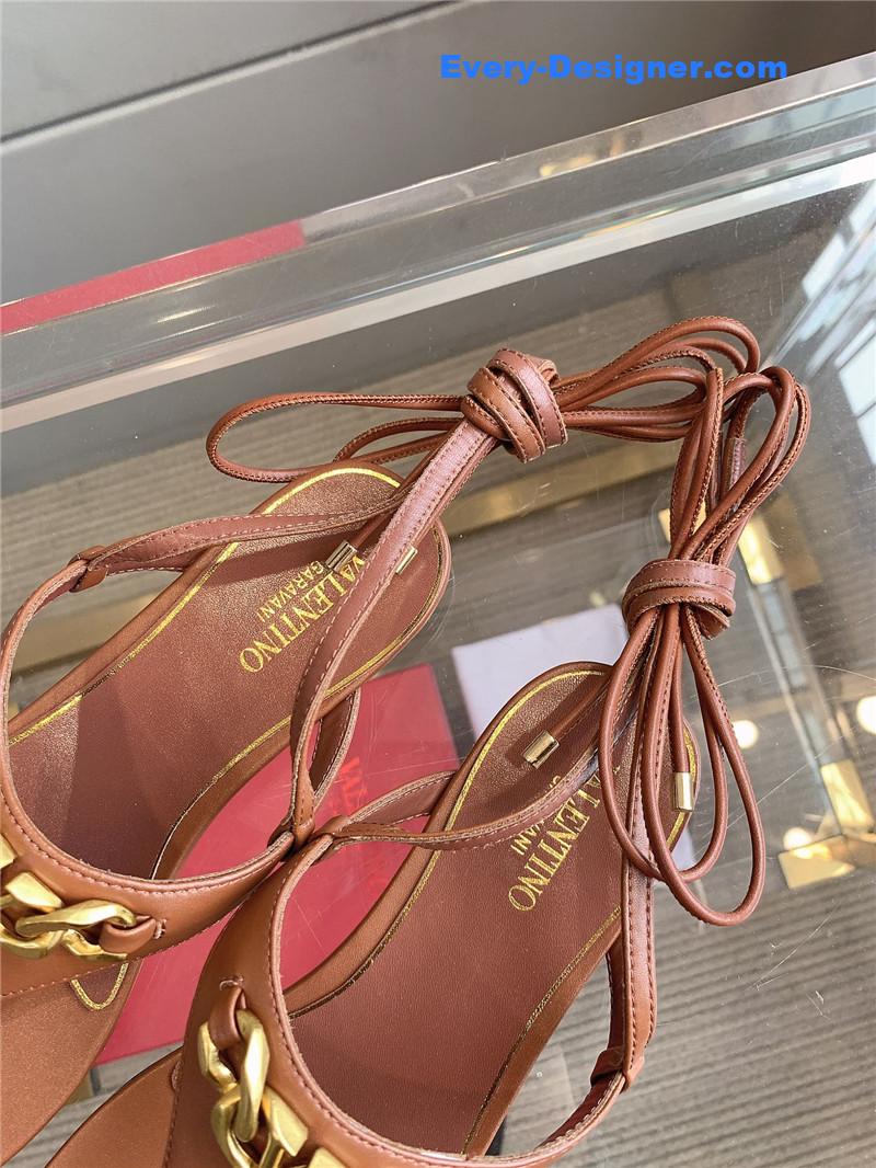 Va1e*ntin0 new strappy flat sandals