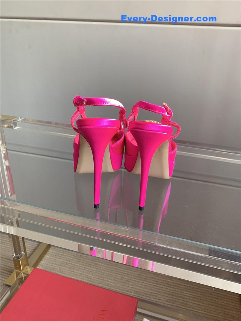 Va1e*ntin0 new sky high heels