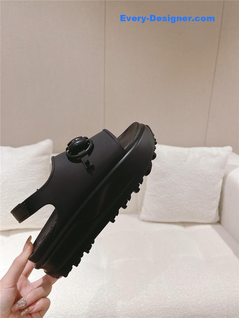 Gvc*1 buckle platform loafer