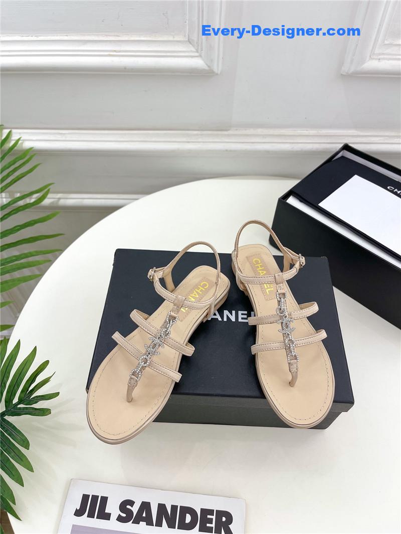 CC double C chain pinch sandals