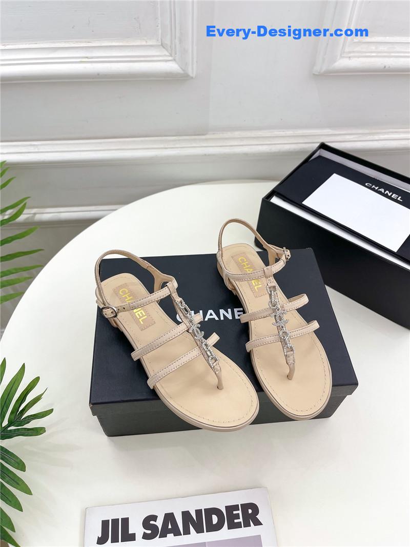 CC double C chain pinch sandals