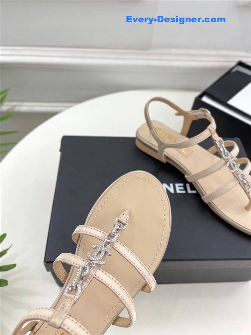 CC double C chain pinch sandals