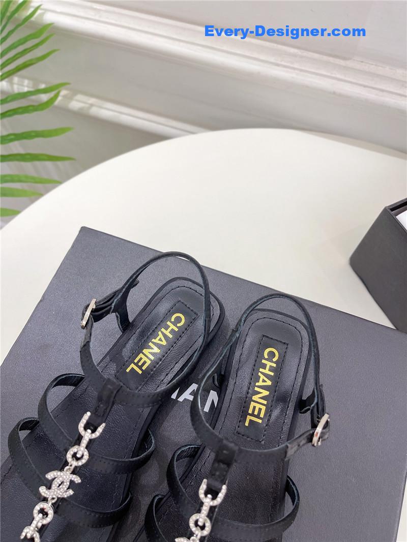 CC double C chain pinch sandals