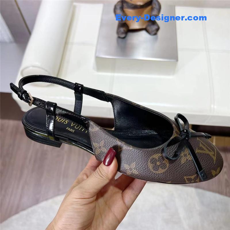 l0vis Vvtt0n lv flat back sandals