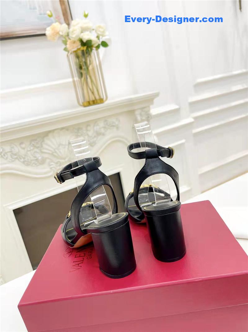 Va1e*ntin0 new women’s sandals
