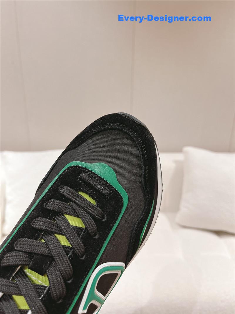 Va1e*ntin0 fashion counter air cushion casual shoes