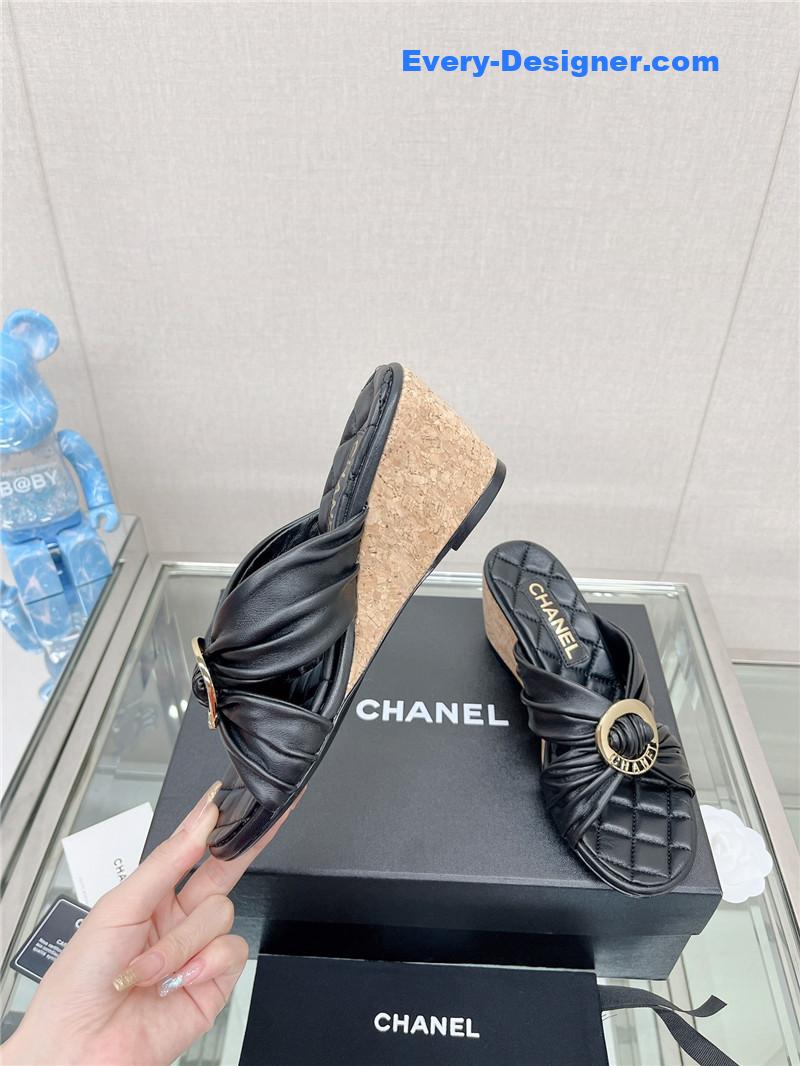 CC cross strap round buckle slippers