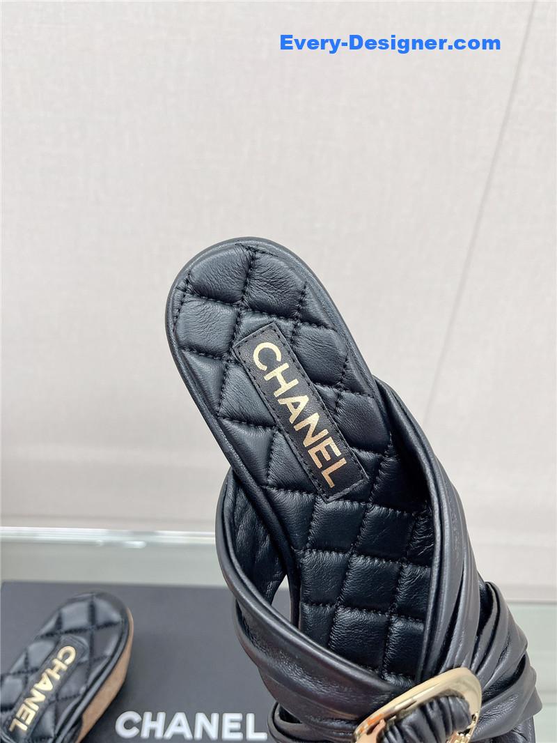 CC cross strap round buckle slippers
