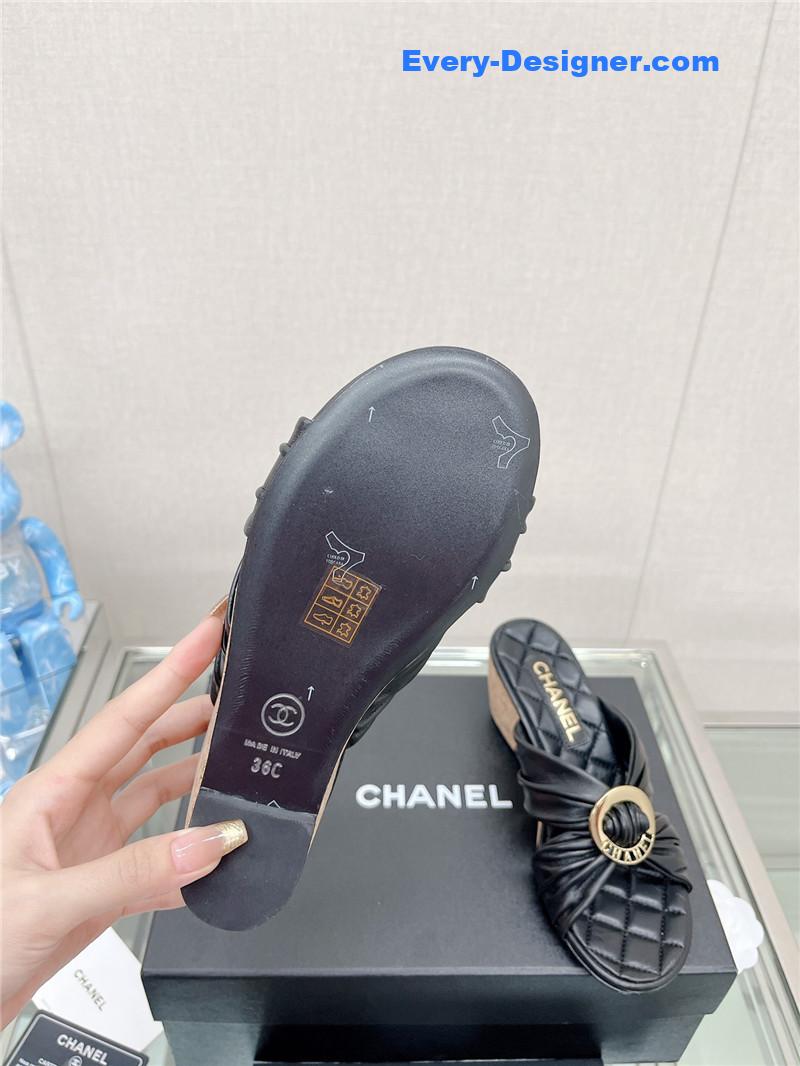 CC cross strap round buckle slippers