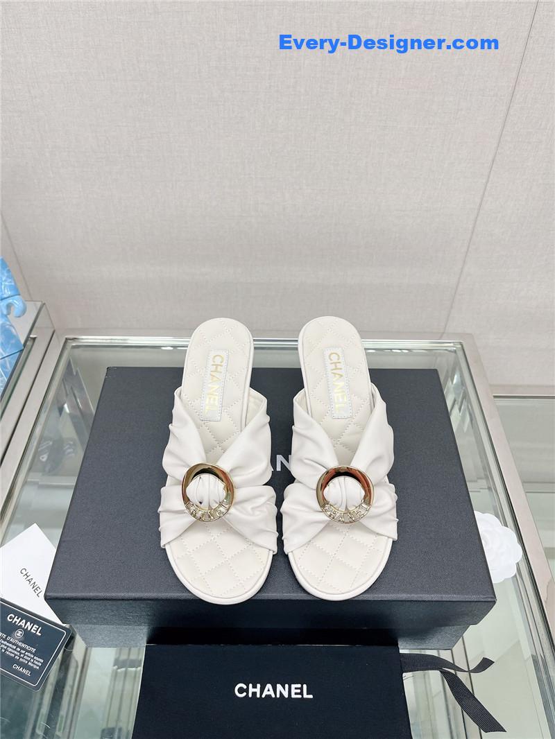 CC cross strap round buckle slippers
