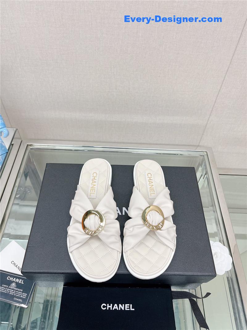 CC cross strap round buckle slippers