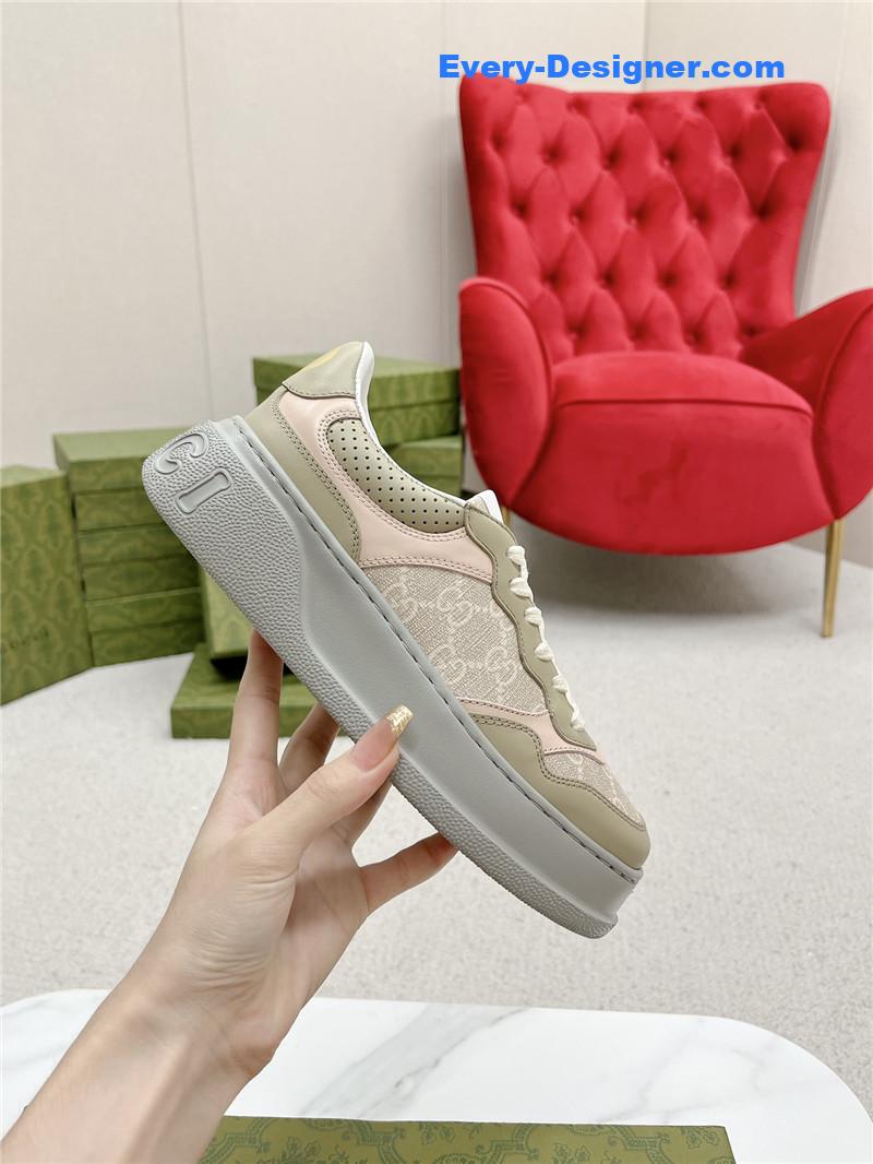 Gvc*1 chunky b series lightweight soft platform sneakers