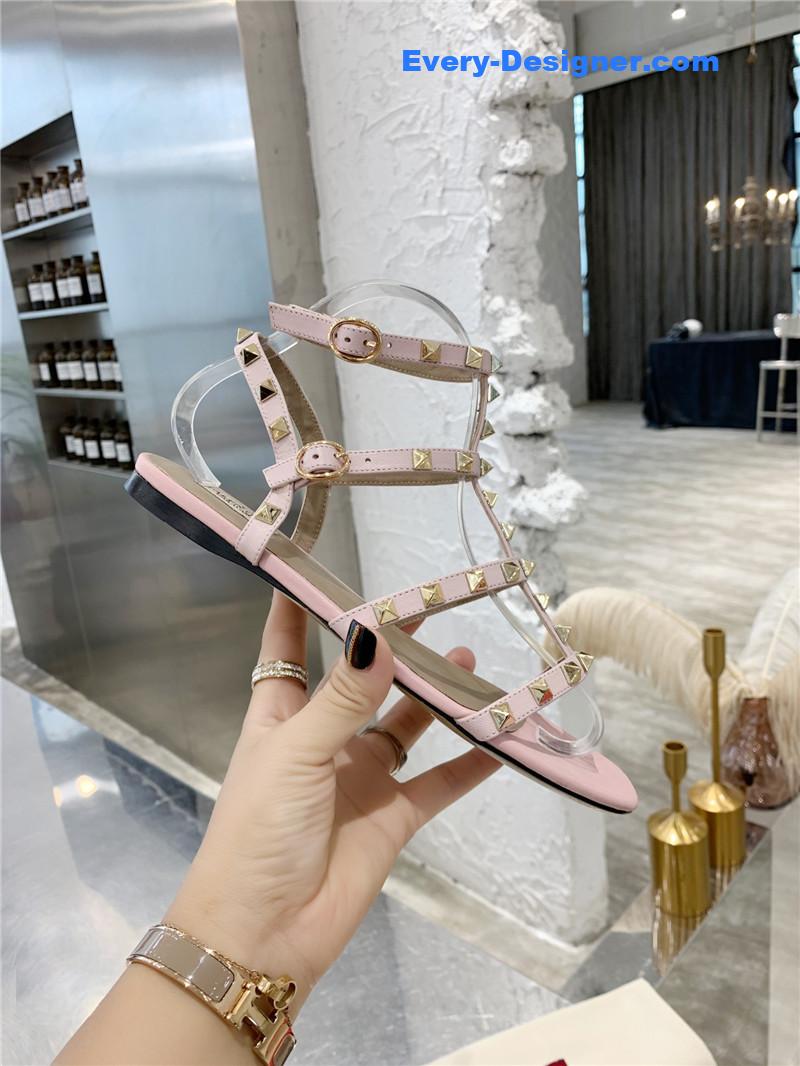 Va1e*ntin0 garavani rockstud pink studded sandals