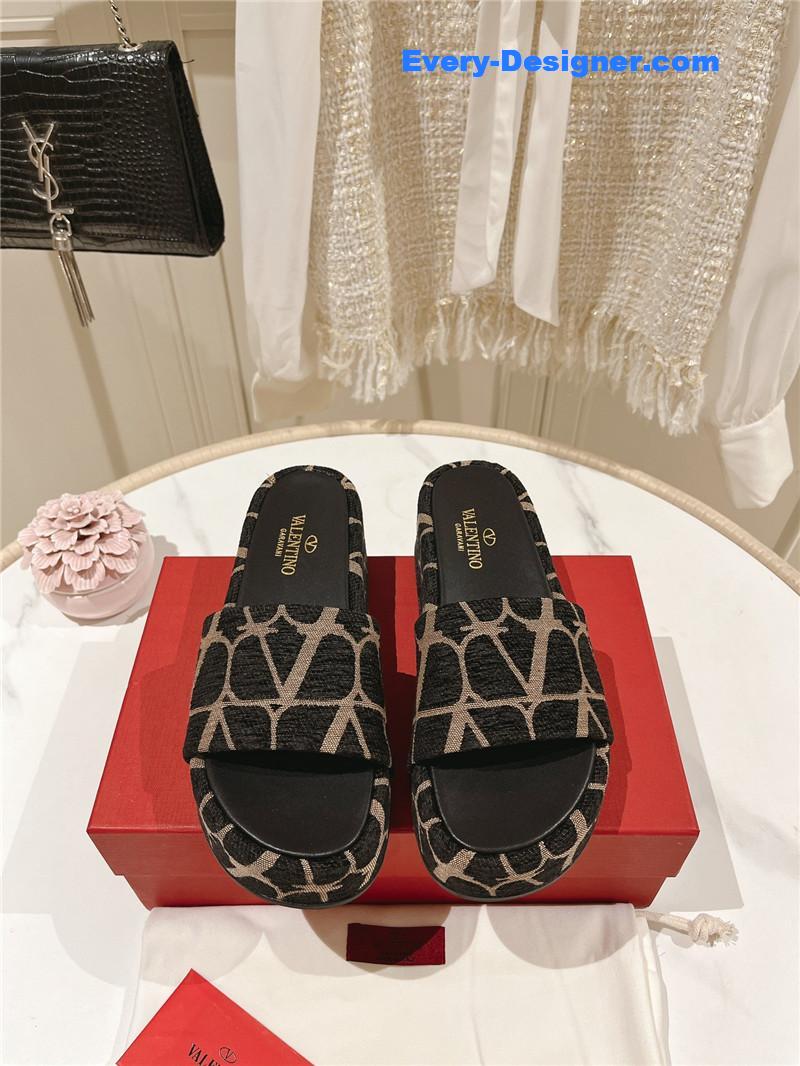 Va1e*ntin0 platform sandals in platform sandals