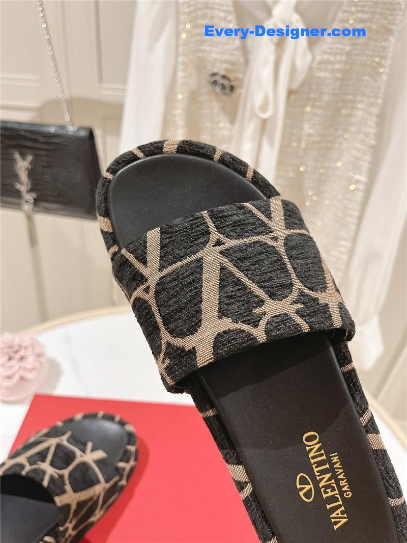 Va1e*ntin0 platform sandals in platform sandals