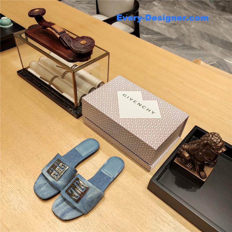 Givenchy Trendy Flat Slides