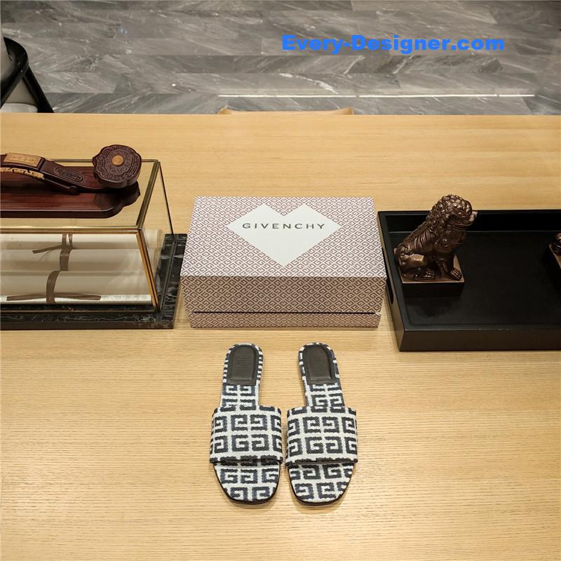 Givenchy Trendy Flat Slides