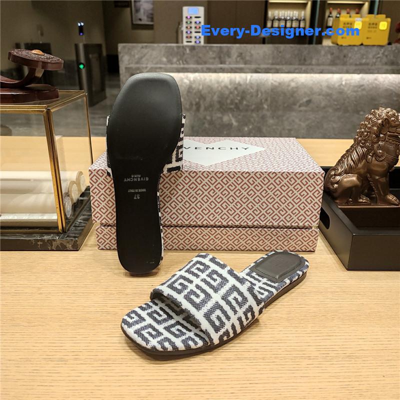 Givenchy Trendy Flat Slides