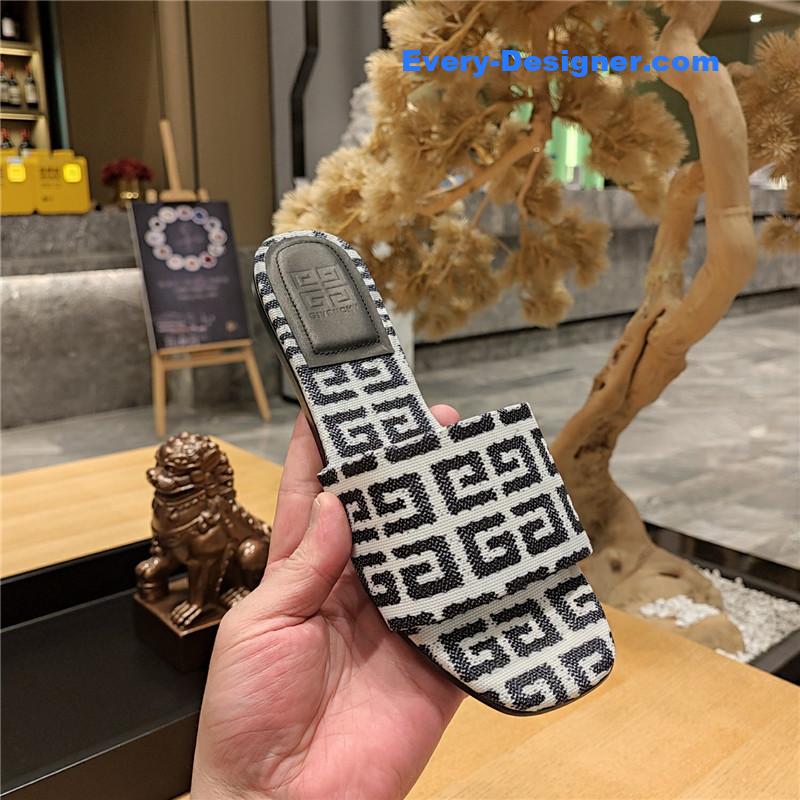 Givenchy Trendy Flat Slides