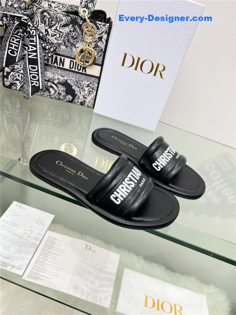 D10r platform sandals