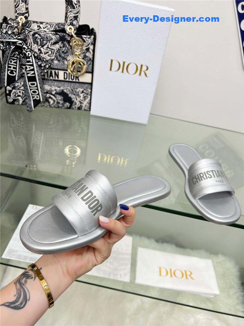 D10r platform sandals