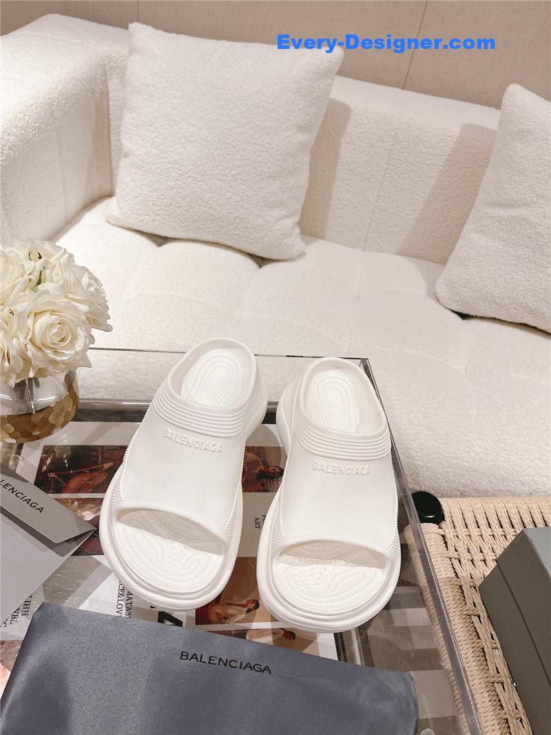 Ba1en*iaga explosive wedge platform sandals