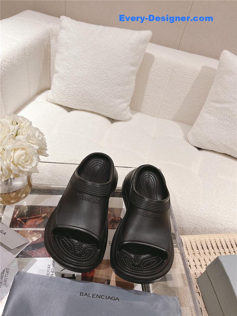 Ba1en*iaga explosive wedge platform sandals