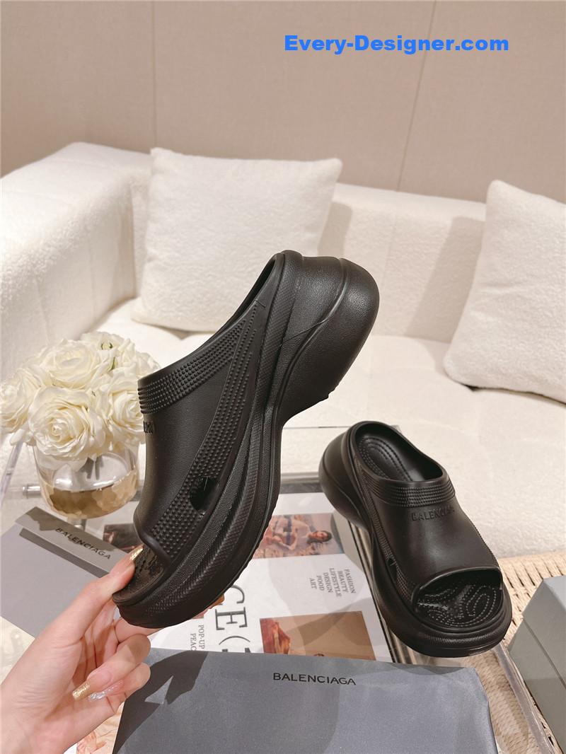 Ba1en*iaga explosive wedge platform sandals