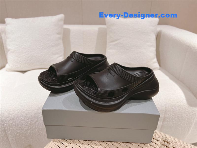 Ba1en*iaga explosive wedge platform sandals