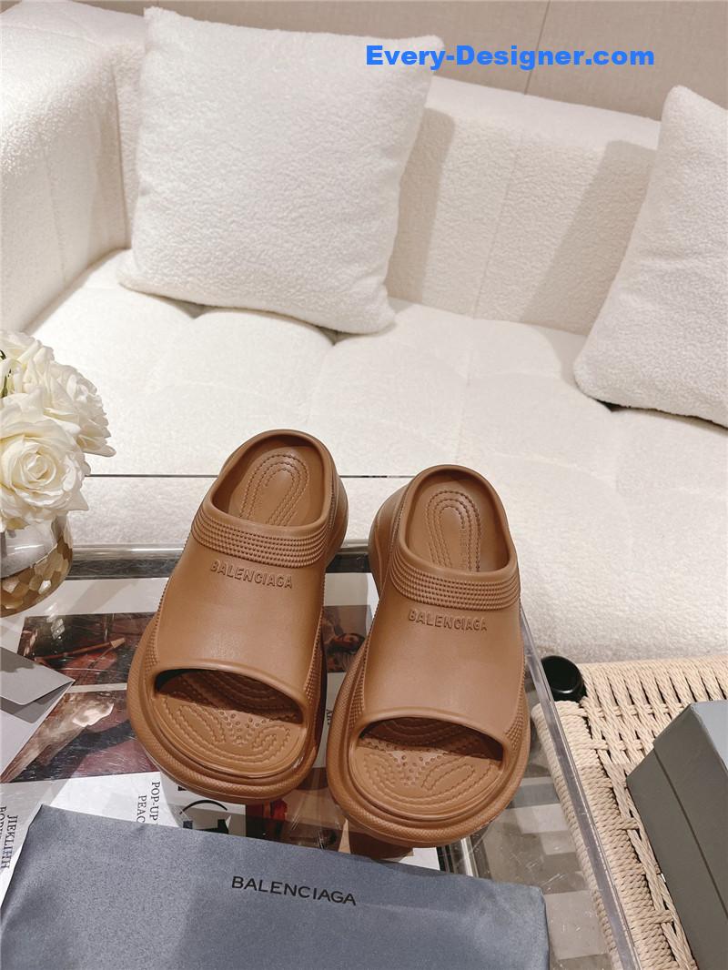 Ba1en*iaga explosive wedge platform sandals
