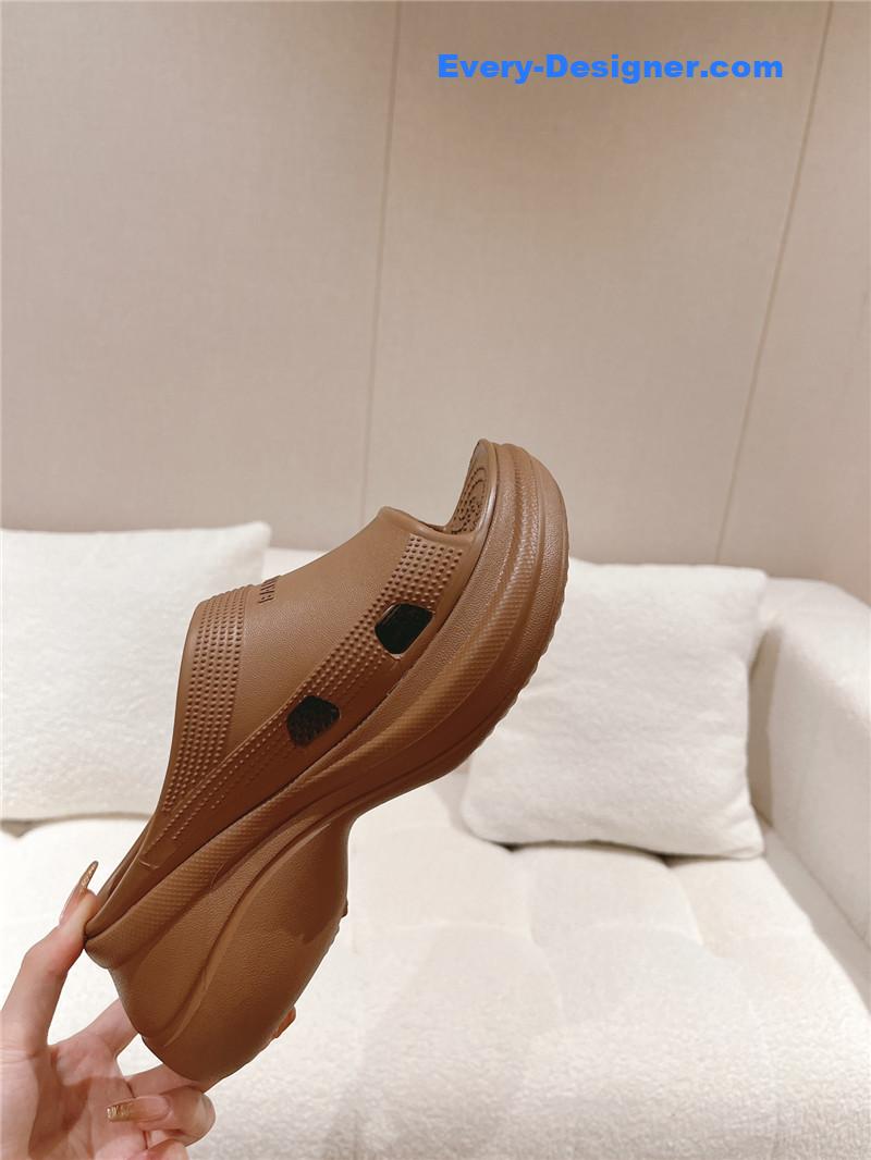 Ba1en*iaga explosive wedge platform sandals