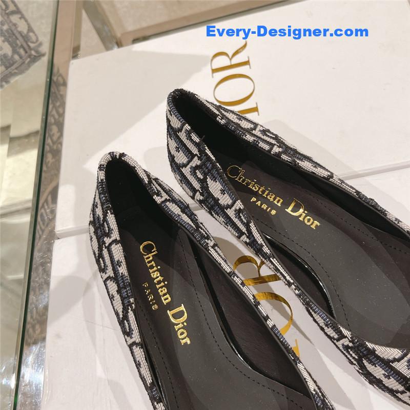 D10r early spring new cat heel shoes