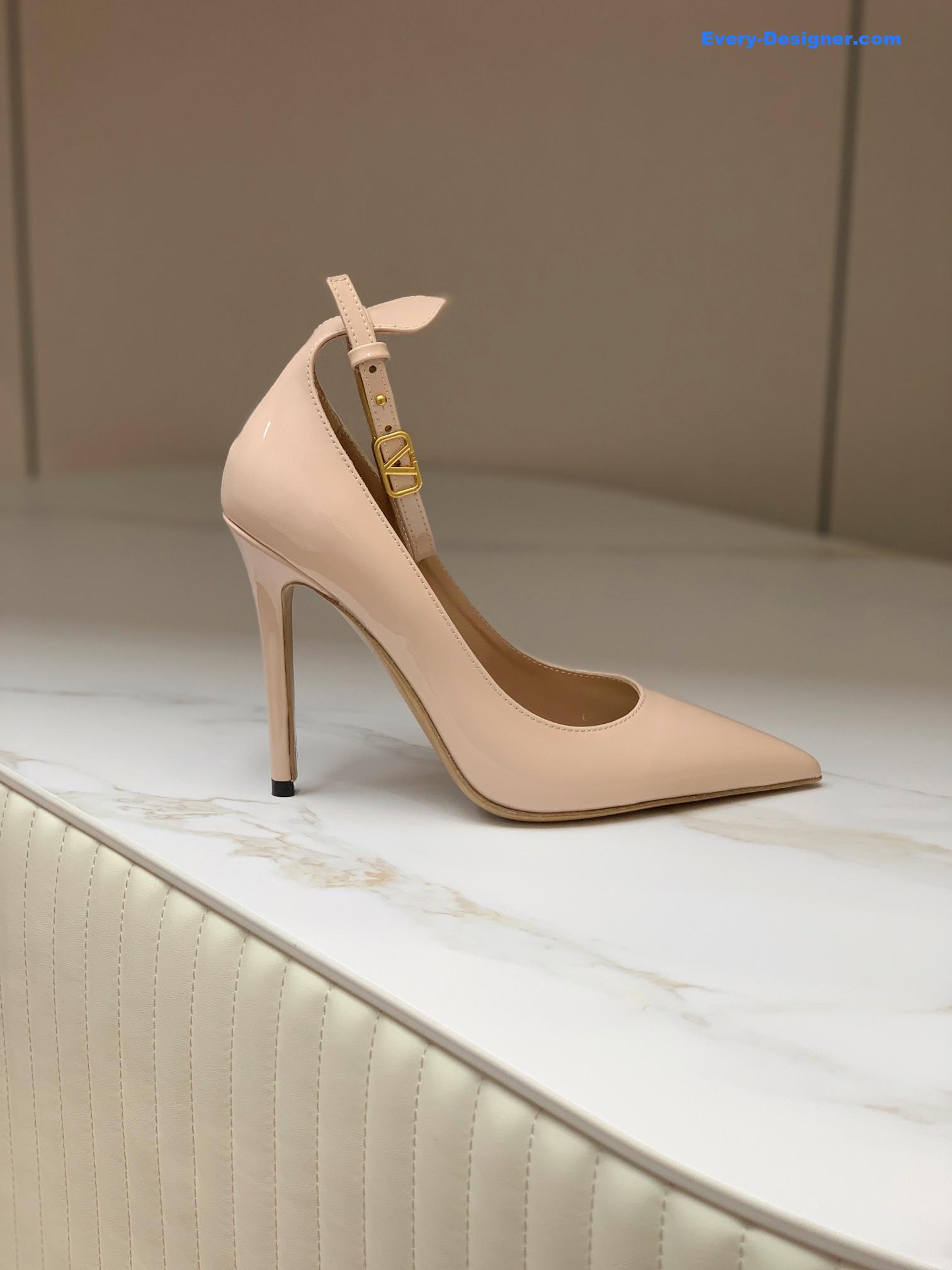 Va1e*ntin0 high heel pointed shoes