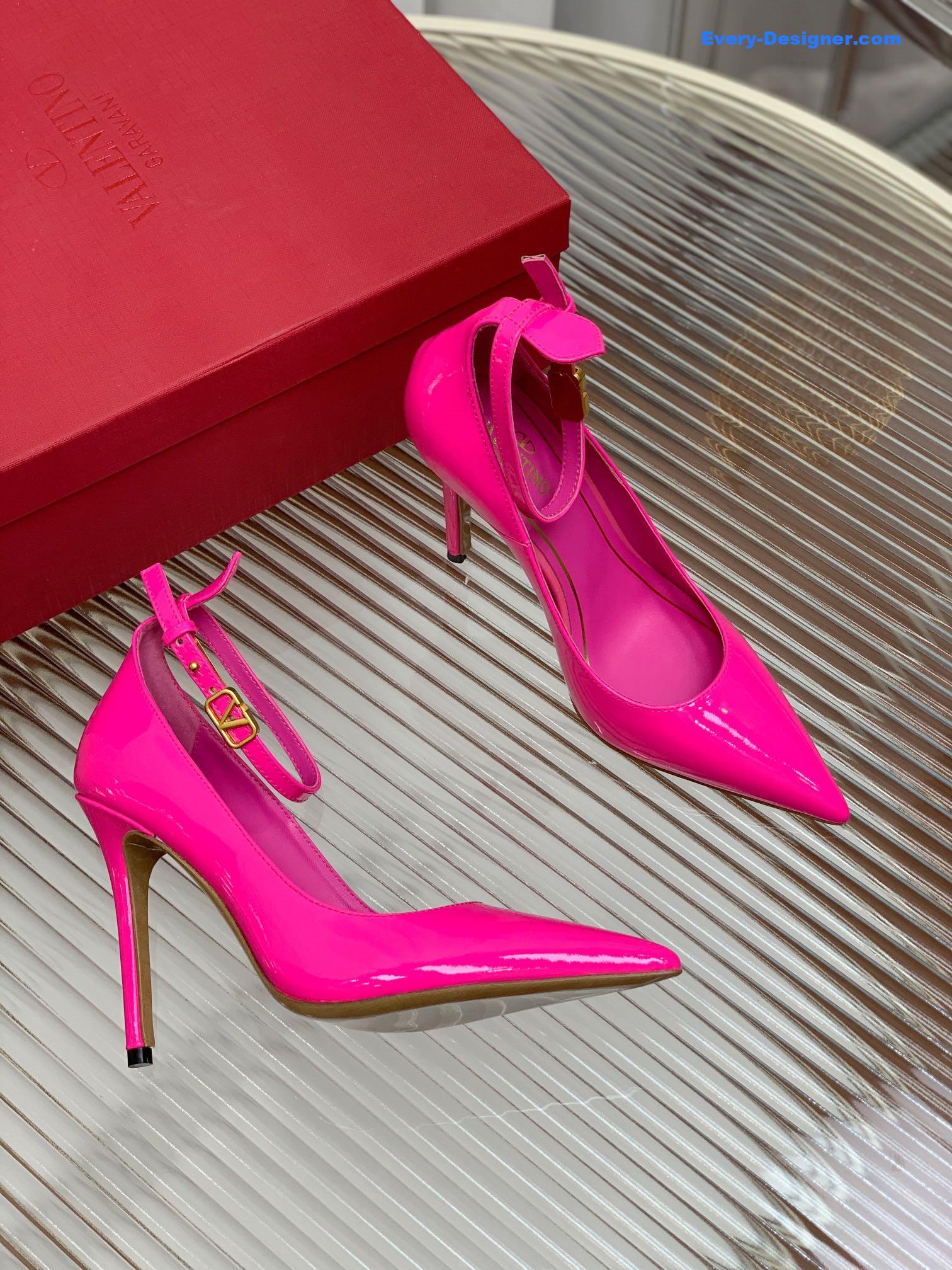 Va1e*ntin0 high heel pointed shoes