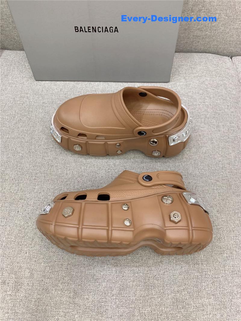 Ba1en*iaga platform heeled clogs