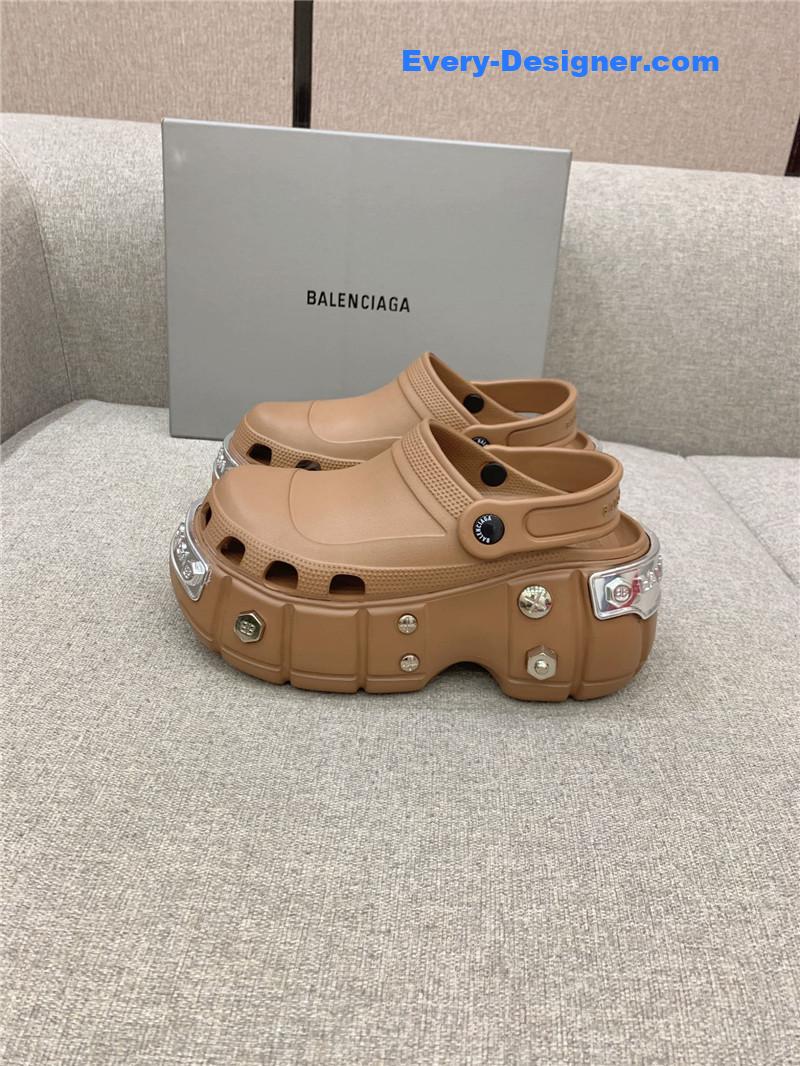 Ba1en*iaga platform heeled clogs