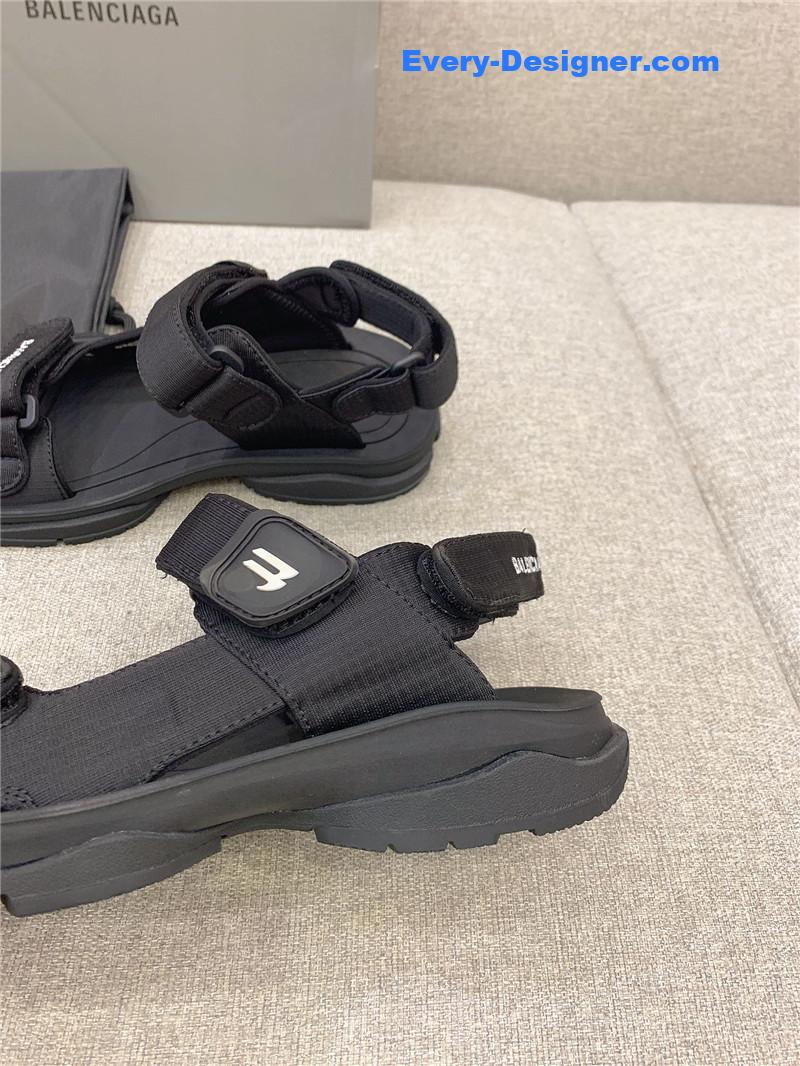 Ba1en*iaga new velcro sandals