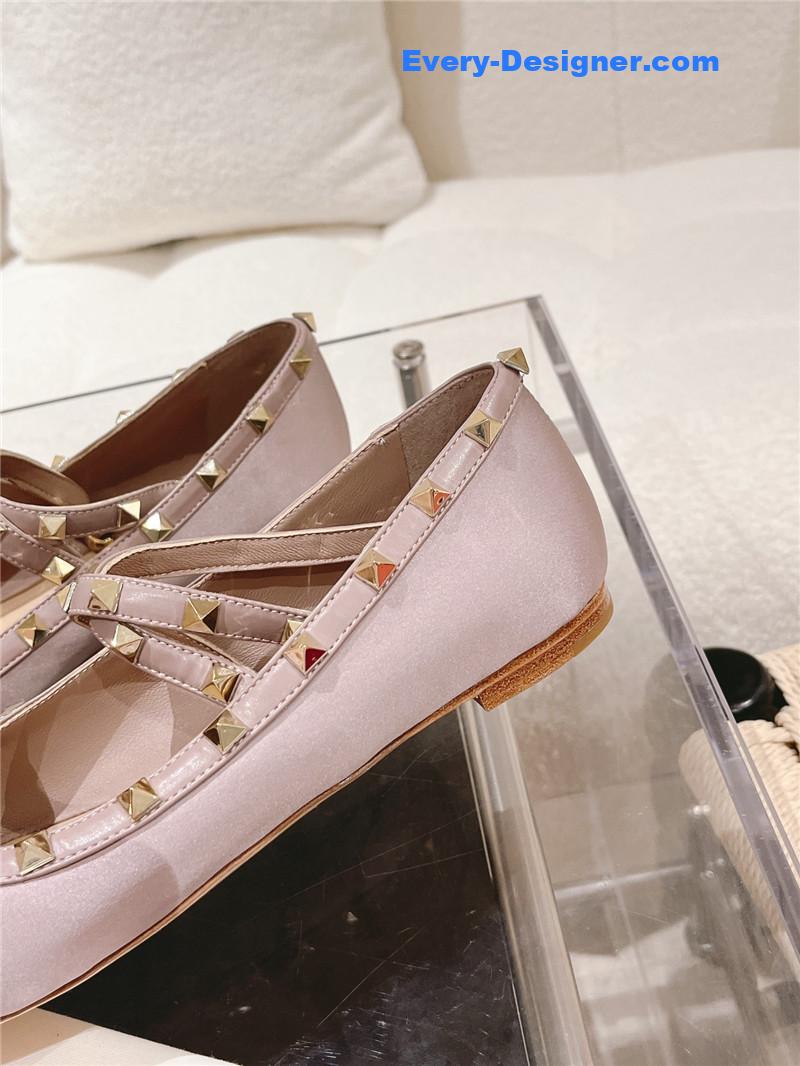 Va1e*ntin0 vintage craft pyramid big willow studded flats